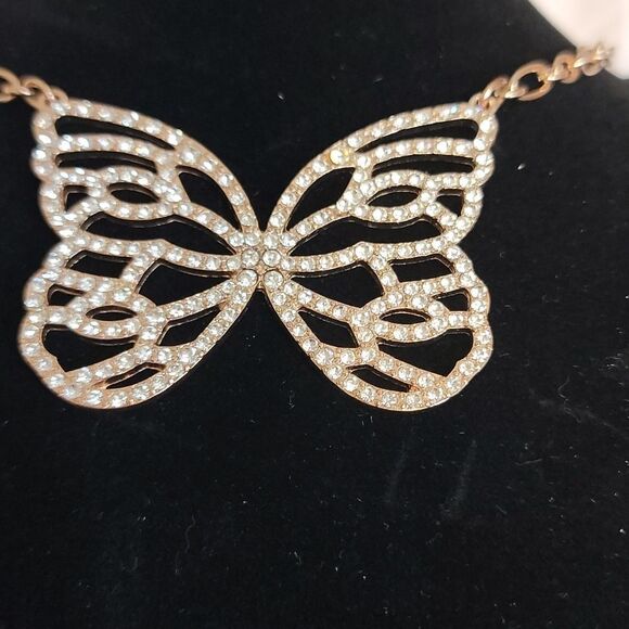 Beautiful Rhinestone Butterfly Statement Necklace - Picture 7 of 7
